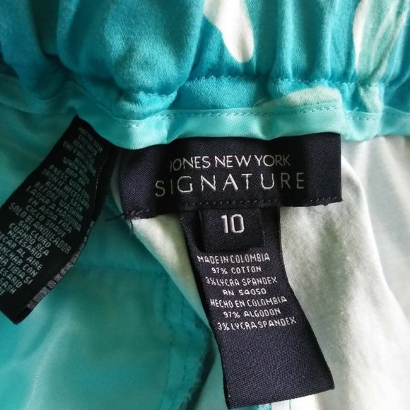 Jones New York Capris - Picture 9 of 9